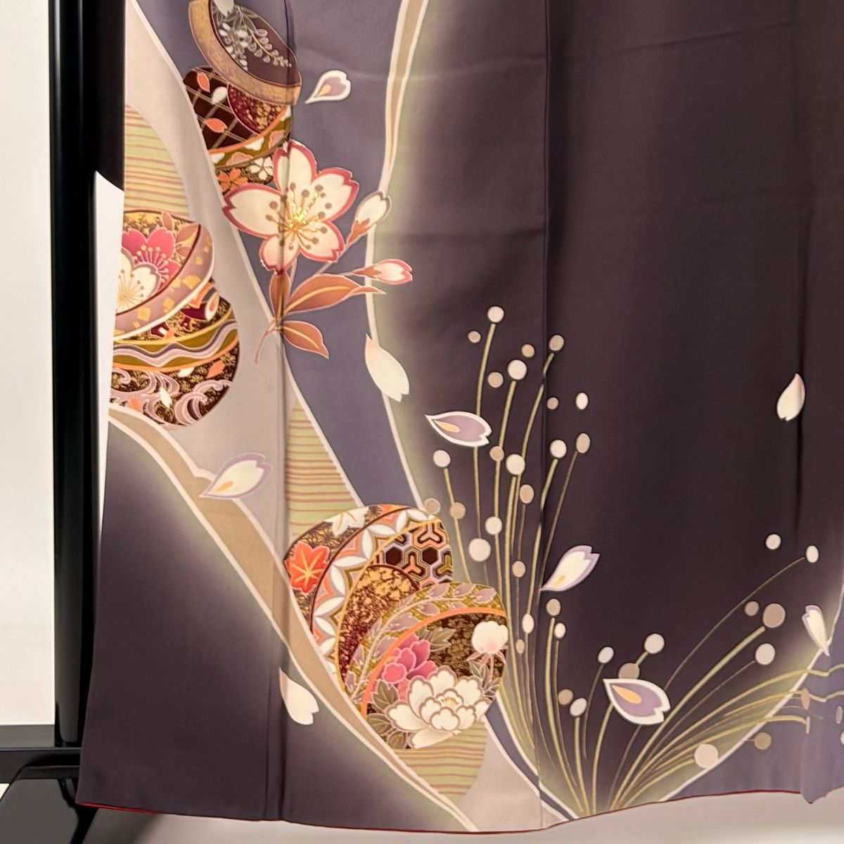 振袖 身丈163.5cm 裄丈68.5cm L 袷 桜 桜の花びら 金彩 箔 灰紫 正絹 秀品 中古