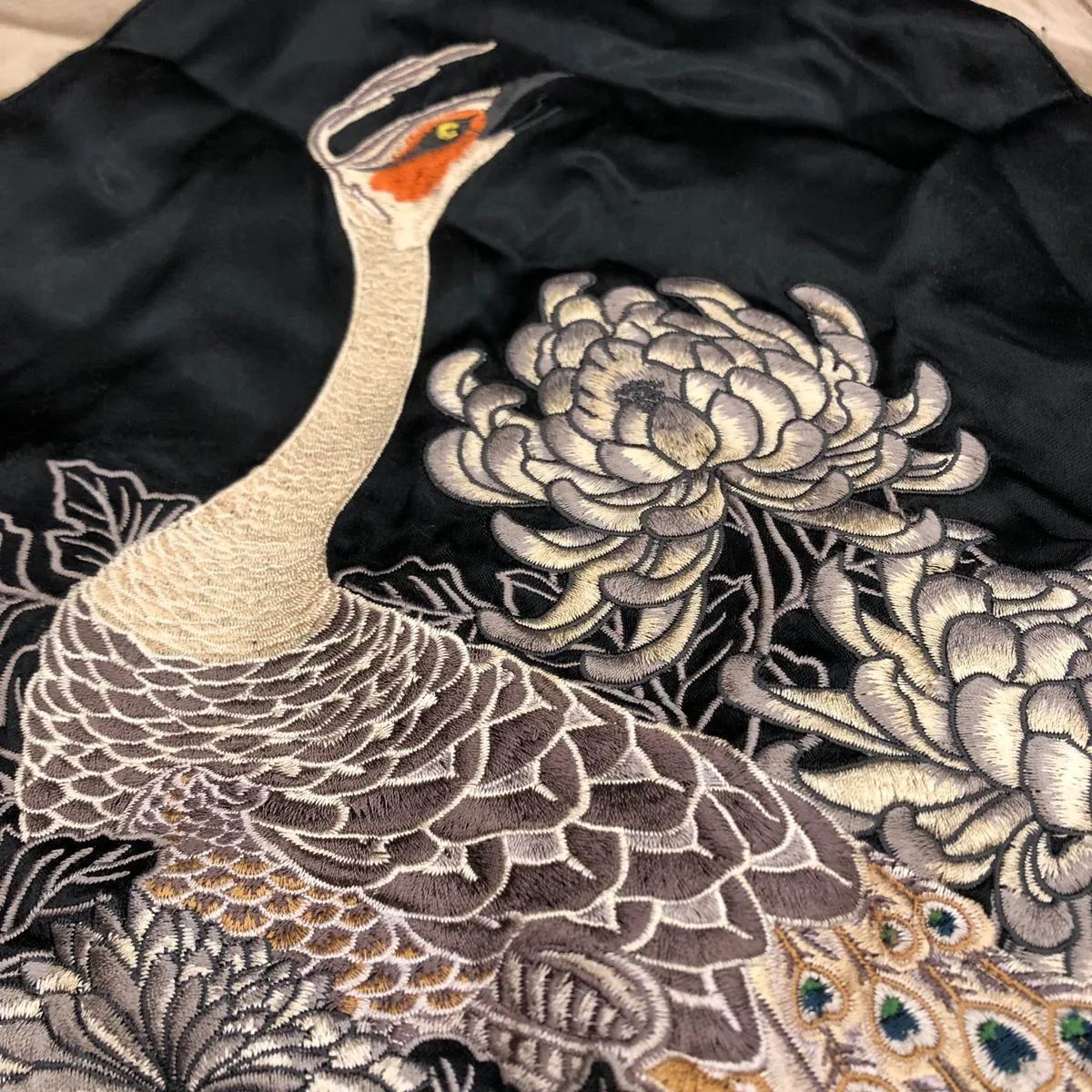 花旅楽団 スカジャン 刺繍 孔雀 クジャク リバーシブル 菊 白孔雀 サテン - メルカリ