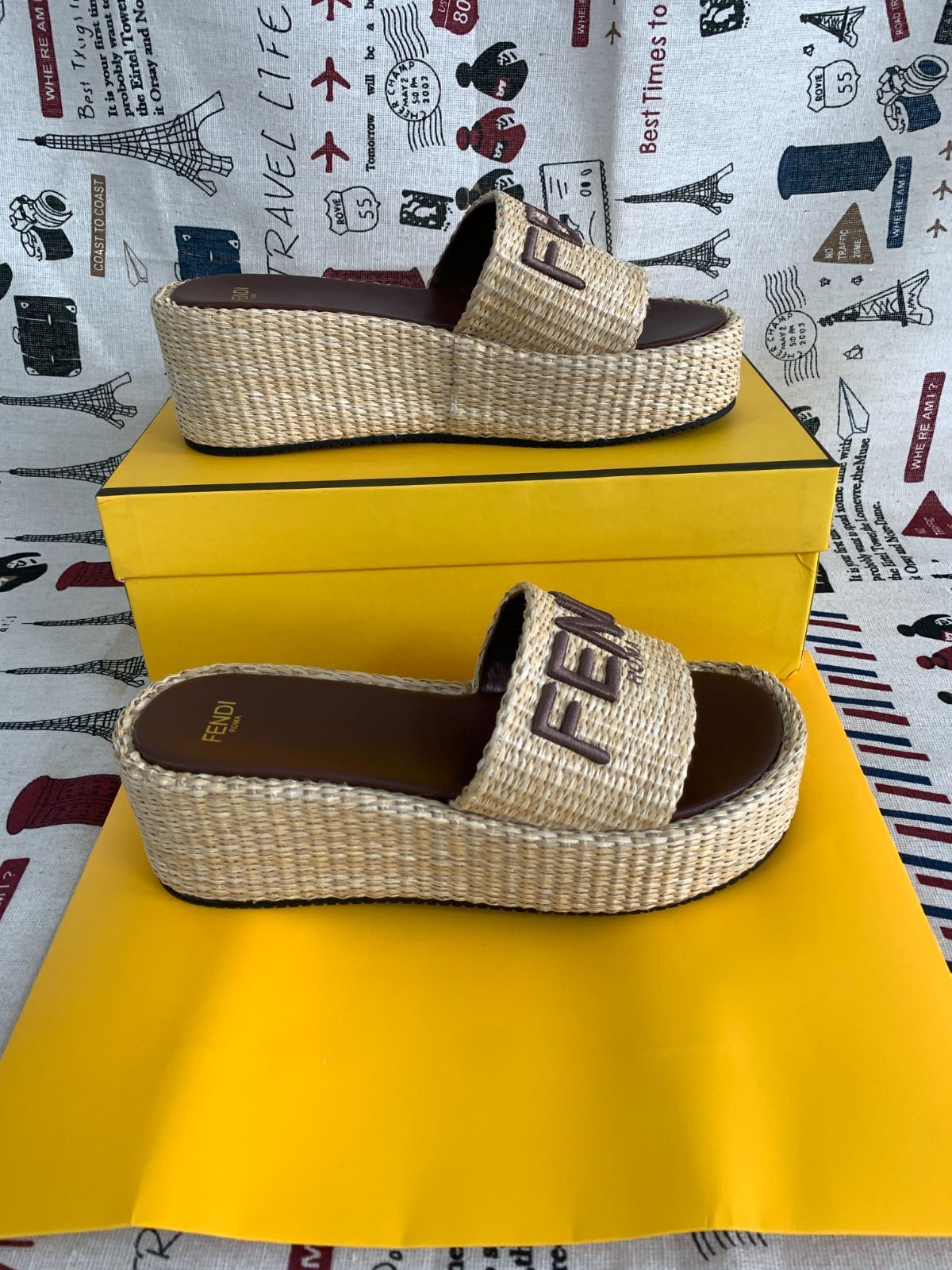 FENDI(フェンディ)★ラフィアヤシのフラットフォームサンダル 大人気！FENDI フェンディ フラットフォームサンダル【箱付き