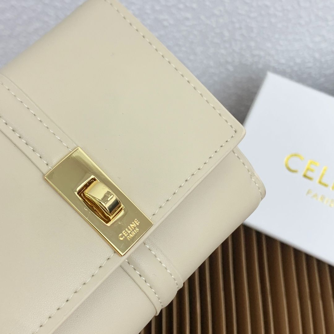 新品未使用 CELINE セリーヌ スモールトリフォールドウォレット セーズ タン 三つ折り財布 - メルカリ