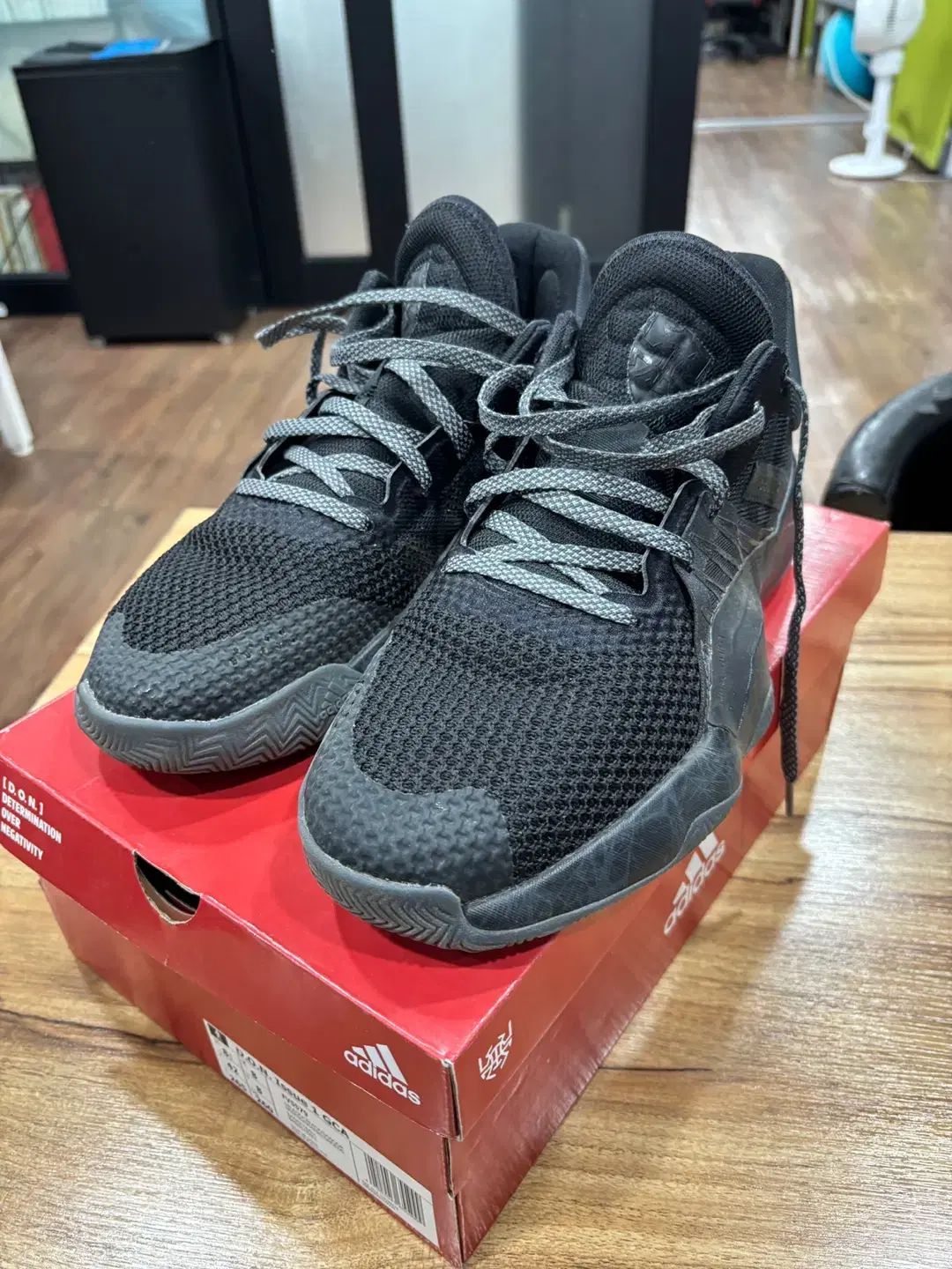 （ 265 ） adidas(アディダス) お金の問題 1