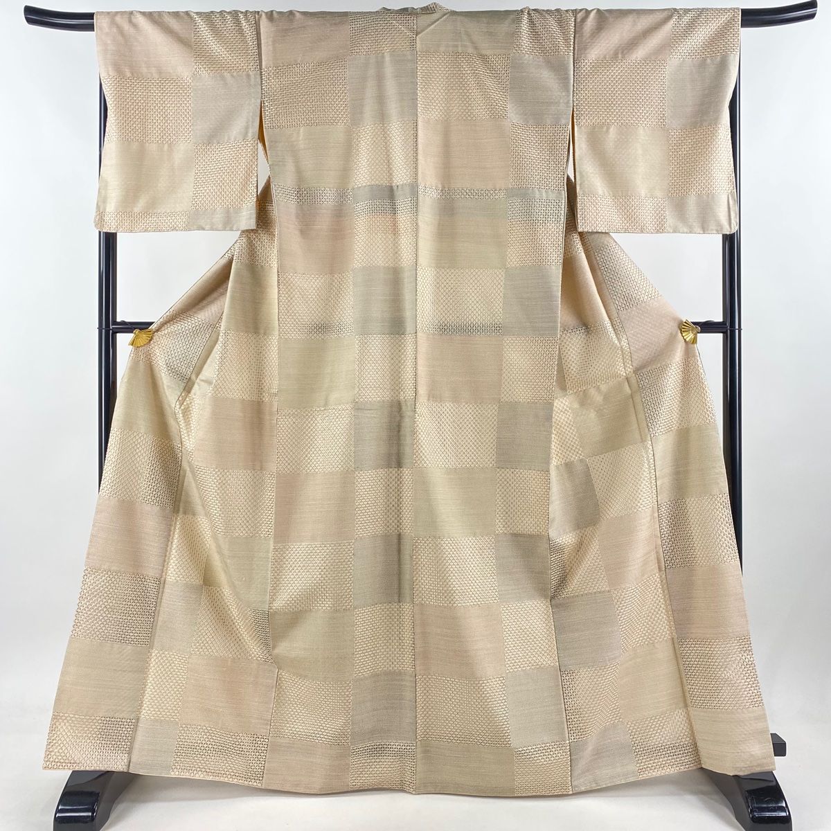 小紋 身丈166.5cm 裄丈67cm M 袷 変わり市松 幾何学 汕頭刺繍 紬地 ベージュ 正絹