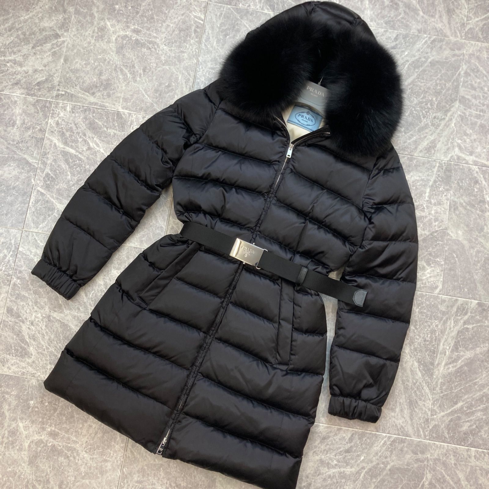 プ*ん様 。*様 【定番】プラダ☆ベルト付きファーダウンコート ジャケット 入手 楽天市場】PRADA プラダ コート ダウン アウター ネイビー 紺 38