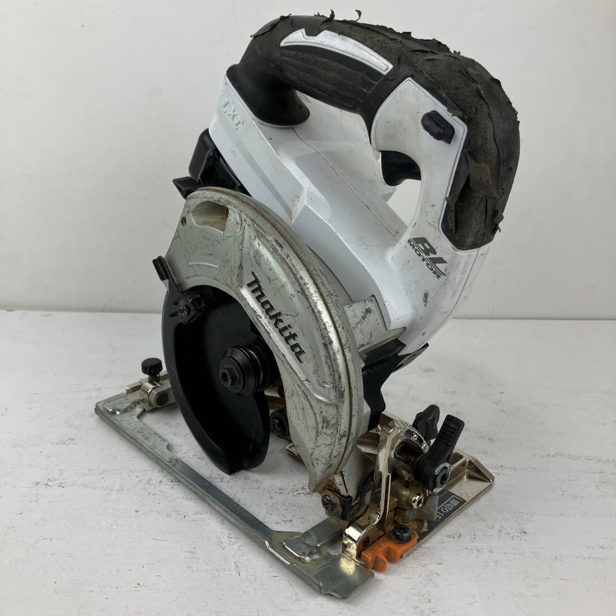 ЗЗMAKITA マキタ 14.4v 125mm 充電式丸のこ バッテリーx1付 HS470D ホワイト