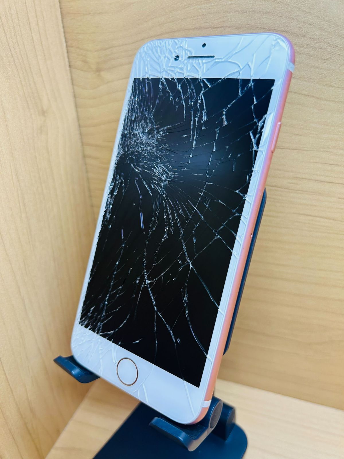 Apple - 画面ヒビ iphone7 32gb au ローズ Apple - 画面ヒビ iphone7 32gb au ローズ Apple - 画面ヒビ