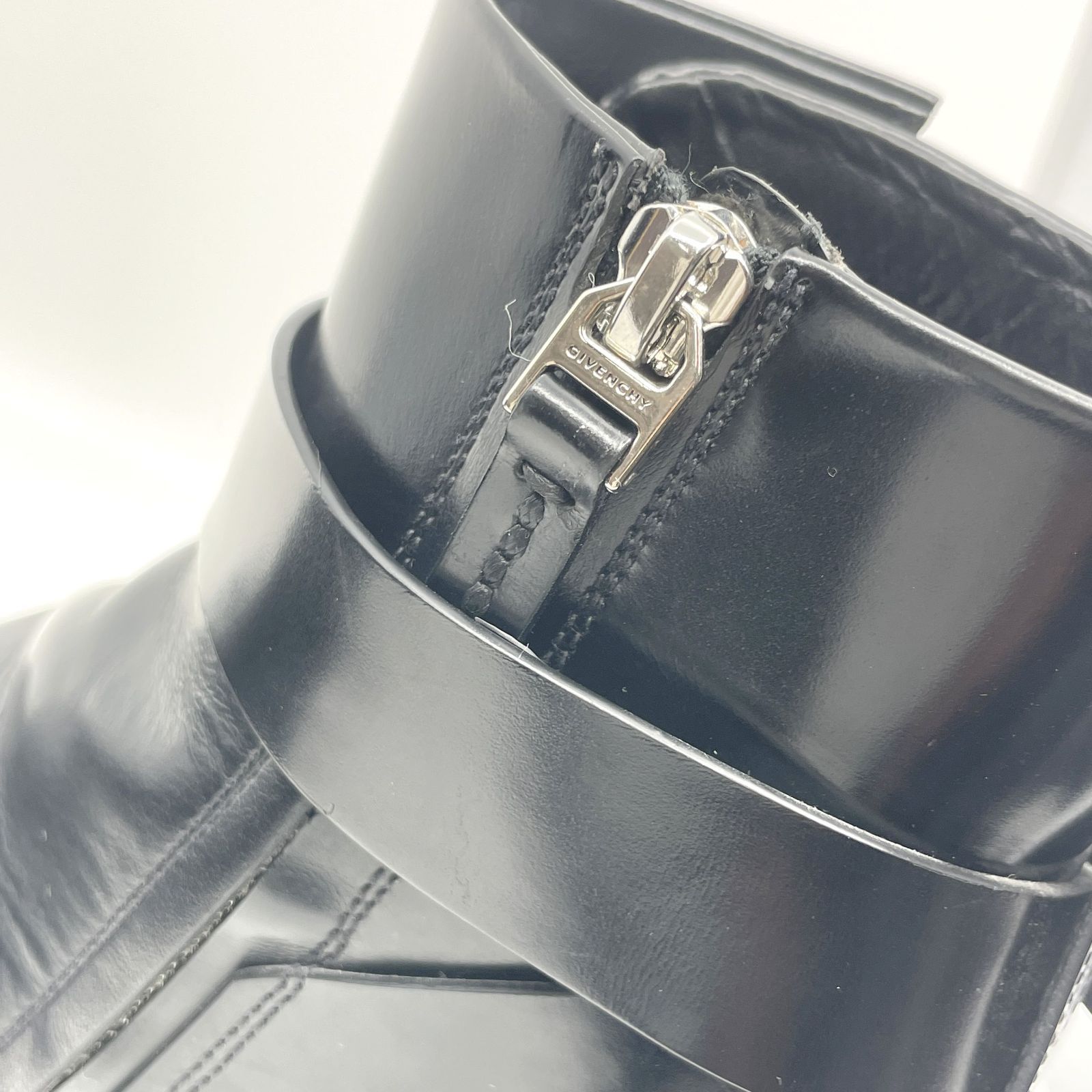 中古美品 GIVENCHY 4Gバックルブーツ 黒 レザー 40 25.5㎝相当 - メルカリ