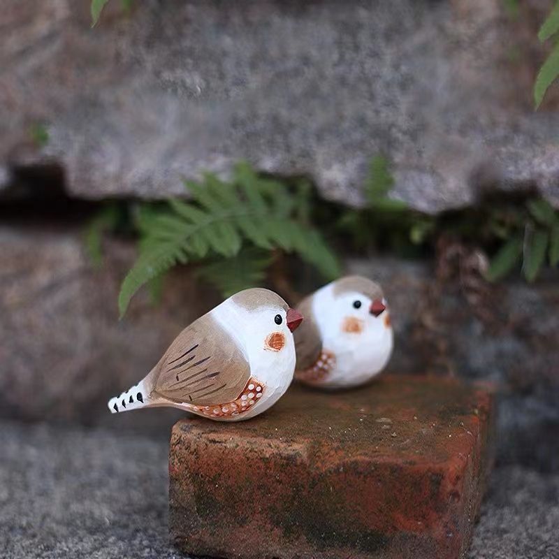 今日大特価 鳥好きさんへのプレゼント 置物 木彫り 文鳥 天然木 彫刻 動物 デザイン 雑貨 木製彫刻 アンティーク レトロ 贈り物 おきもの 心癒し  プレゼント おもしろい置物 風水アイテム 雰囲気アップ プレゼント可 - メルカリ