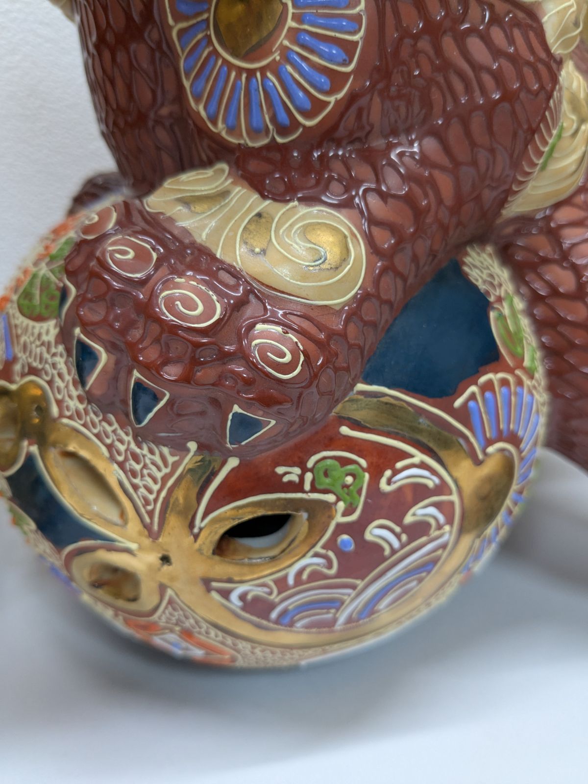 九谷焼琉球獅子 九谷焼 玉乗り獅子 赤 金彩 鶴 陶器 陶芸 置物 縁起物