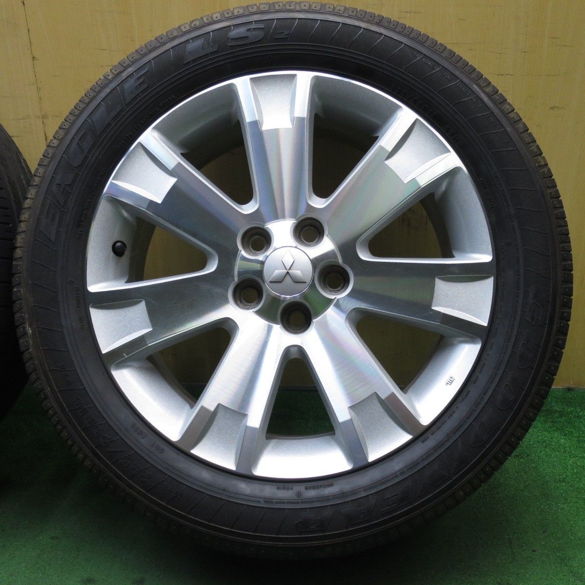 キレイ☆三菱 デリカ D:5 純正 225⁄55R18 グッドイヤー イーグル LS2 