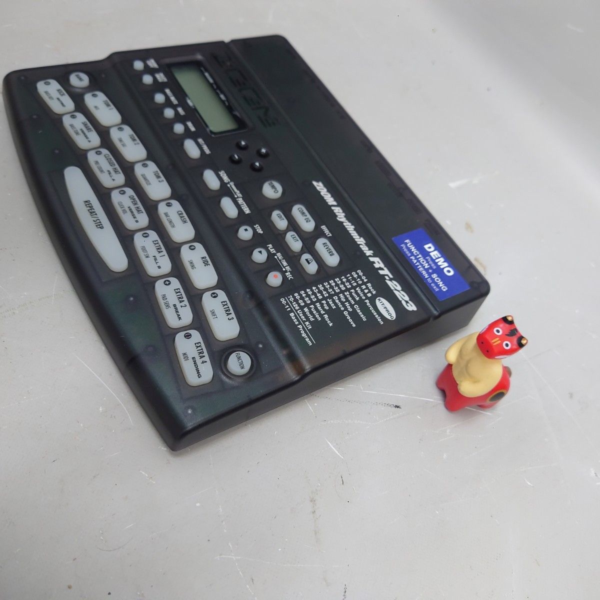 動作品 ZOOM RT-223 ドラムマシン リズムマシン 本体のみ リズムパターン 打ち込み ズーム z-2270