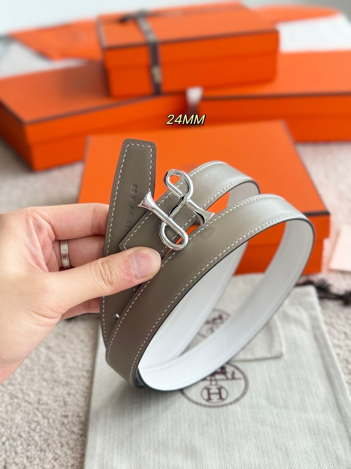 【美品】HERMES エルメス ベルト レザー 70レディース 革 ブランド激安HERMES エルメス バーシブルベルト 本革 レディース