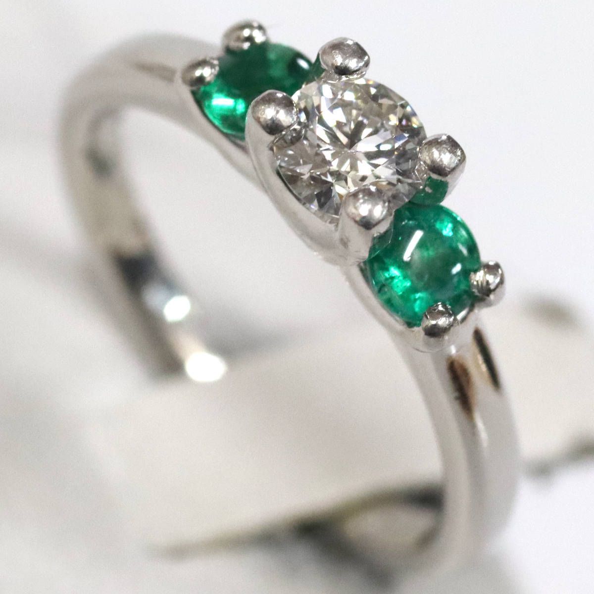P119 天然エメラルドダイヤモンドピンブローチ　Pt900 E0.33ct エメラルド・ダイヤモンド Pt900 リング