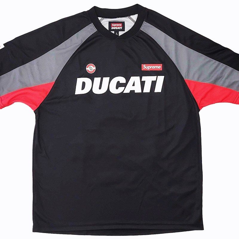 シュプリーム SUPREME 24SS x Ducati Soccer Jersey Black ドゥカティ サッカー ジャージ Tシャツ カットソー  ロゴ ステッカー付 半袖 黒 ブラック M 0609