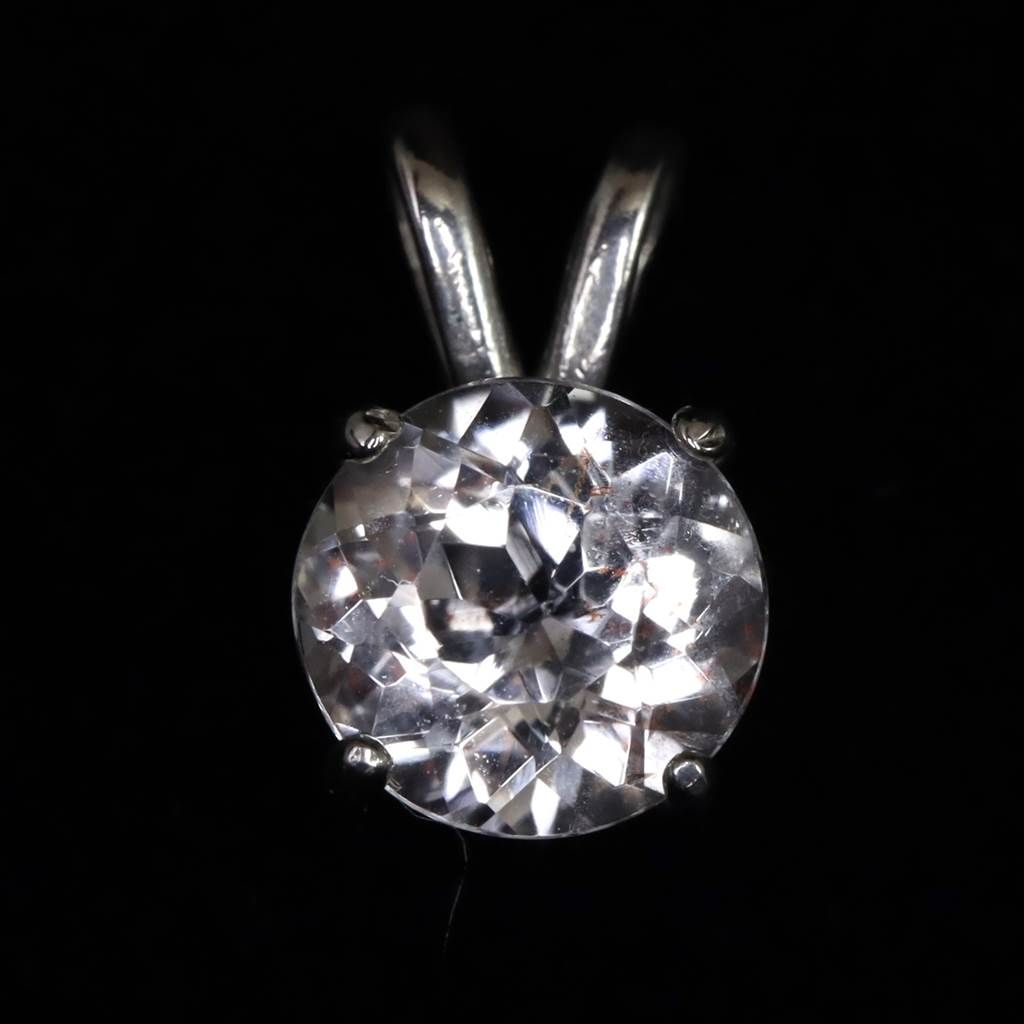 H&E社 フェナカイト(AZOZEO) 7.2mmラウンドカット ペンダント