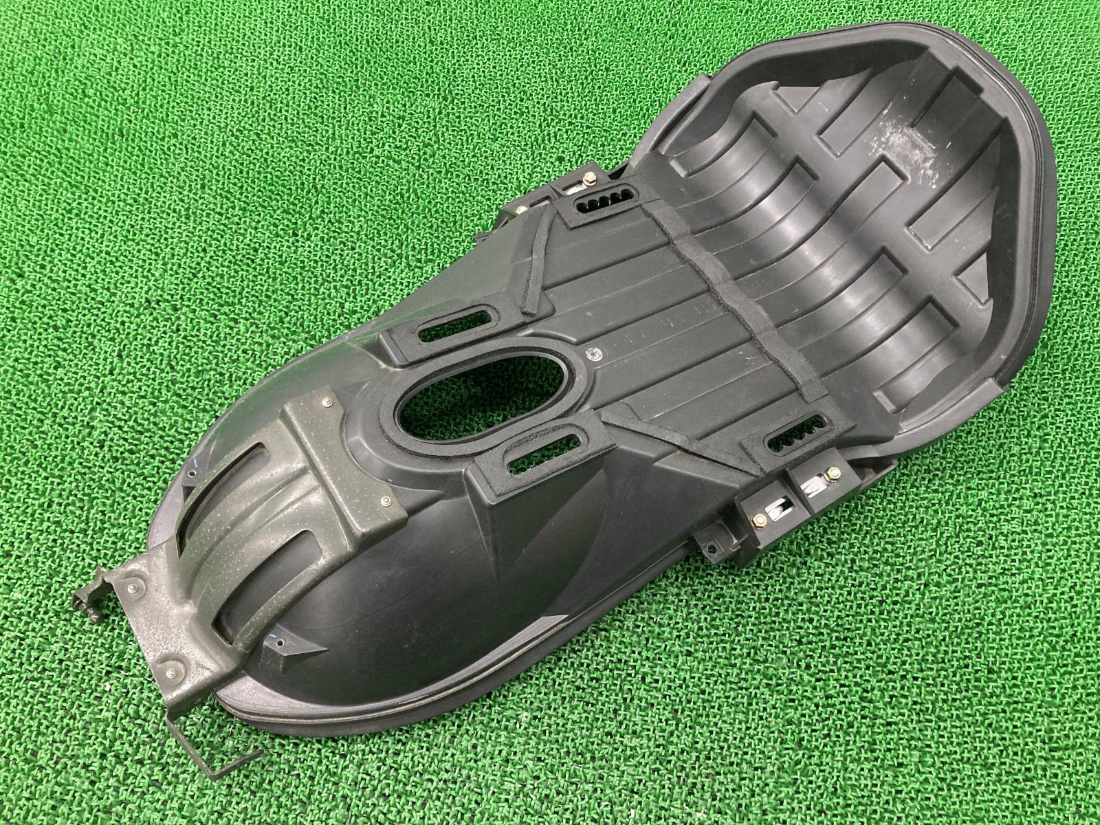 マジェスティ250 シートベース 5GM ヤマハ 純正 中古 バイク 部品 SG03J インナーカウル メットインボックス 割れ欠け無し 品薄