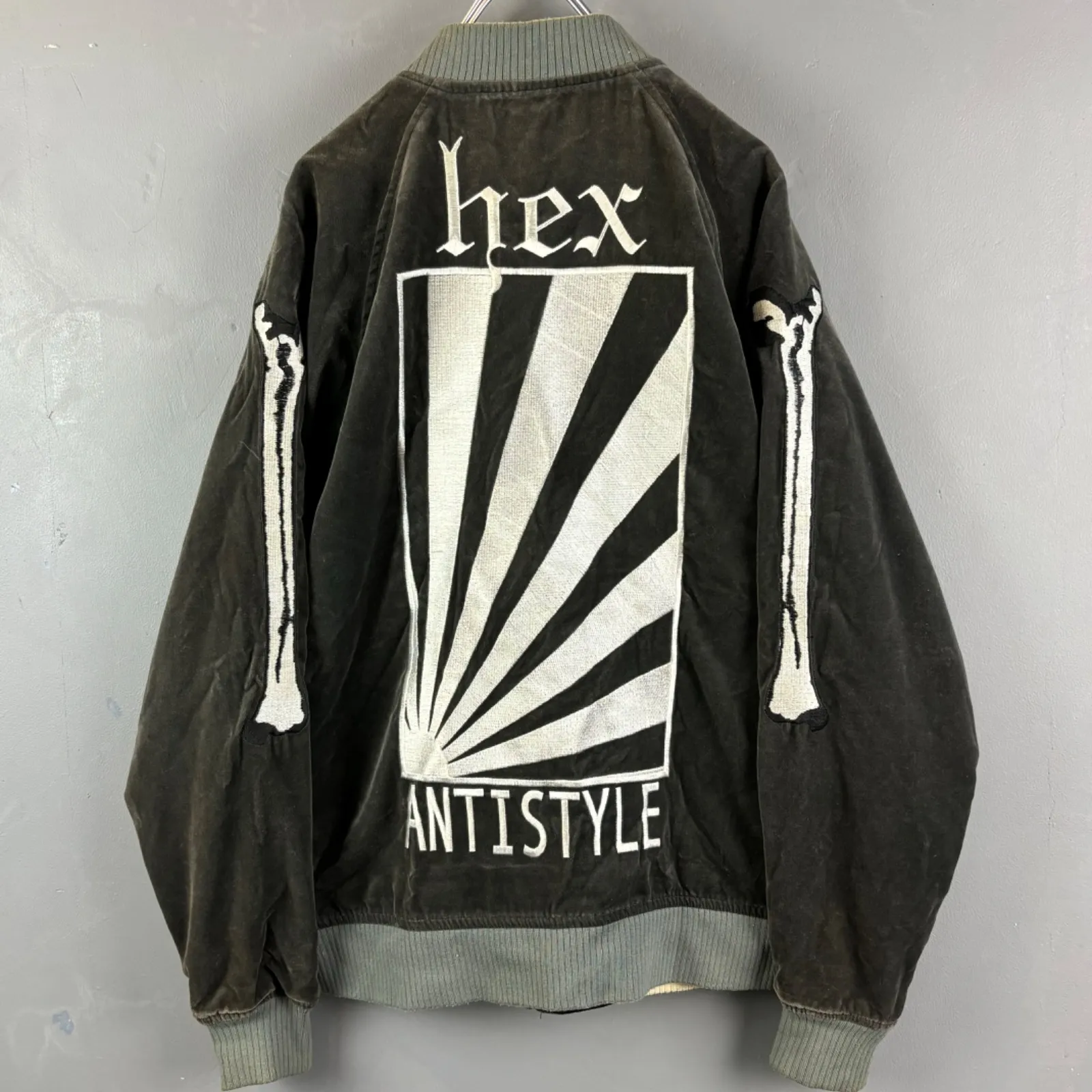 日本製 HEX ANTISTYLE Reversible Logo Embroidery Stadium Jumper gray×black  ヘックスアンチスタイル リバーシブル スタジャン ブルゾン ジップアップ ジャケット  刺繍|mercariメルカリ官方指定廠商|Bibian比比昂代買代購