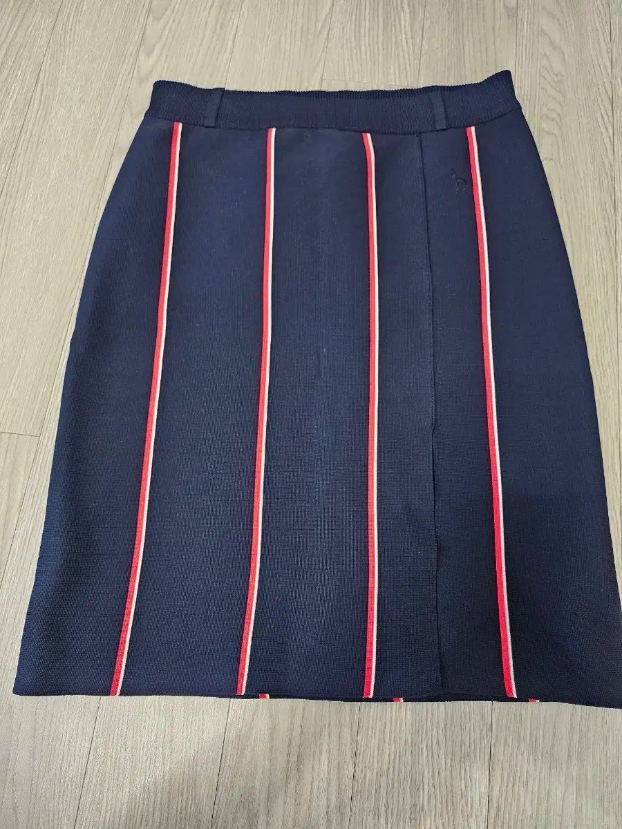 【極美品】HAZZYS GOLF ヘジス プリーツ膝丈スカート 韓国ゴルフウェア 極美品】HAZZYS GOLF ヘジス プリーツ膝丈スカート 韓国ゴルフウェア