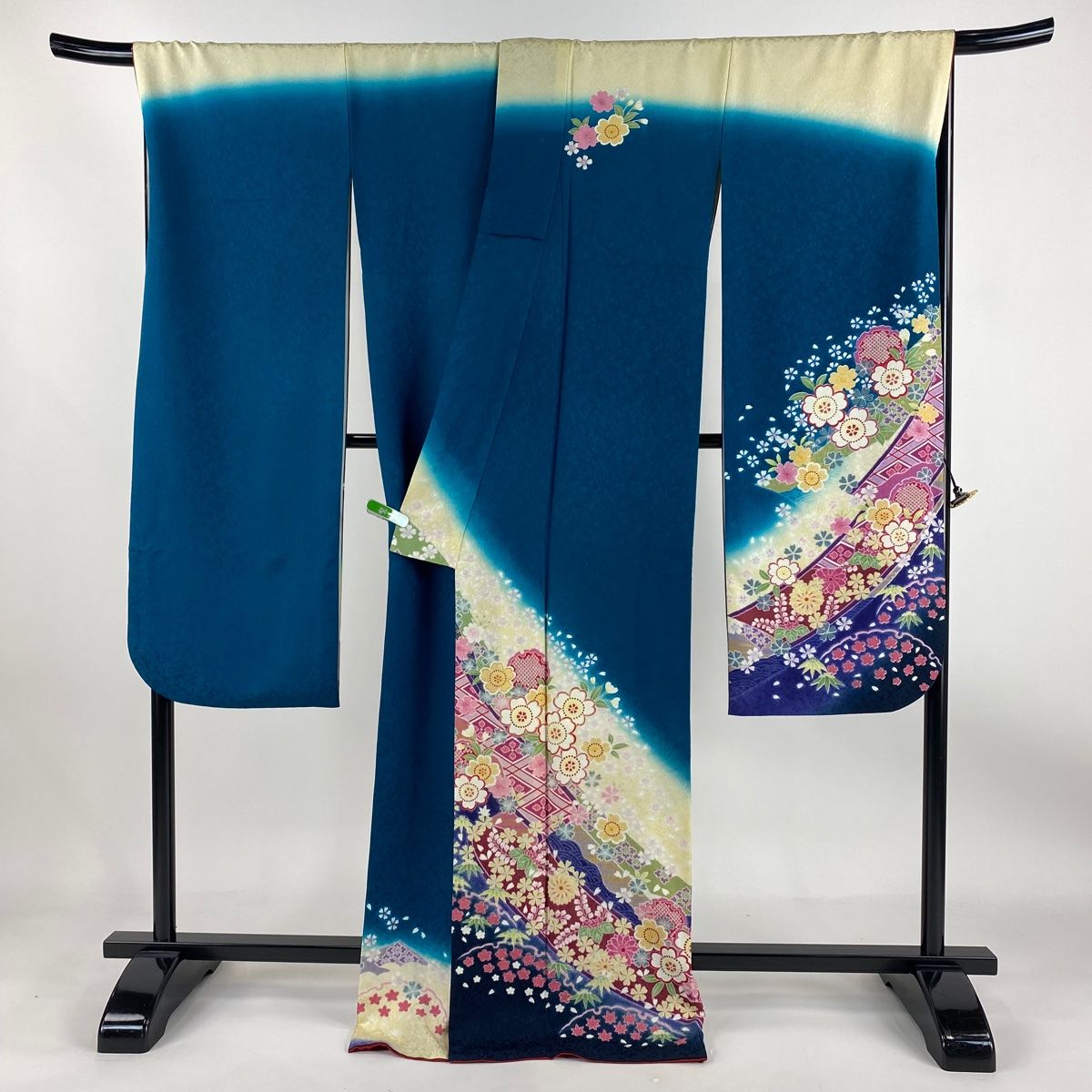 振袖 身長155-170cm 鮮やか青 正絹　古典 振袖 身長155-170cm 鮮やか青 正絹 古典
