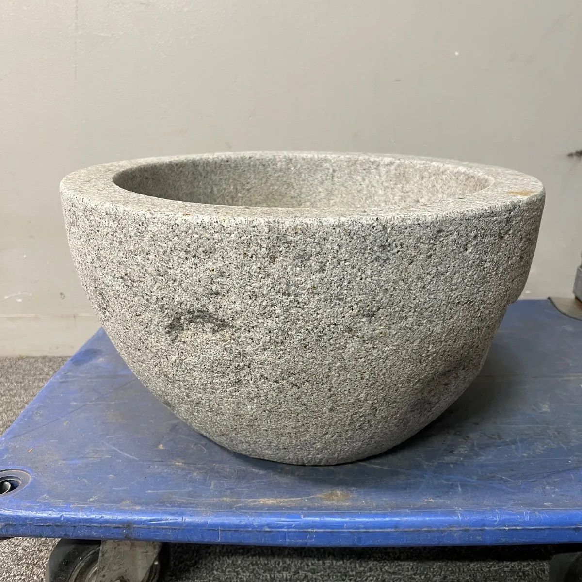 ︎ 石臼 臼 56kg めだか鉢 多目的使用 庭石