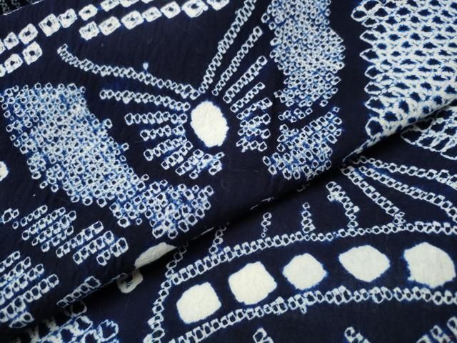 有松鳴海絞り 流水鞠舞蝶文