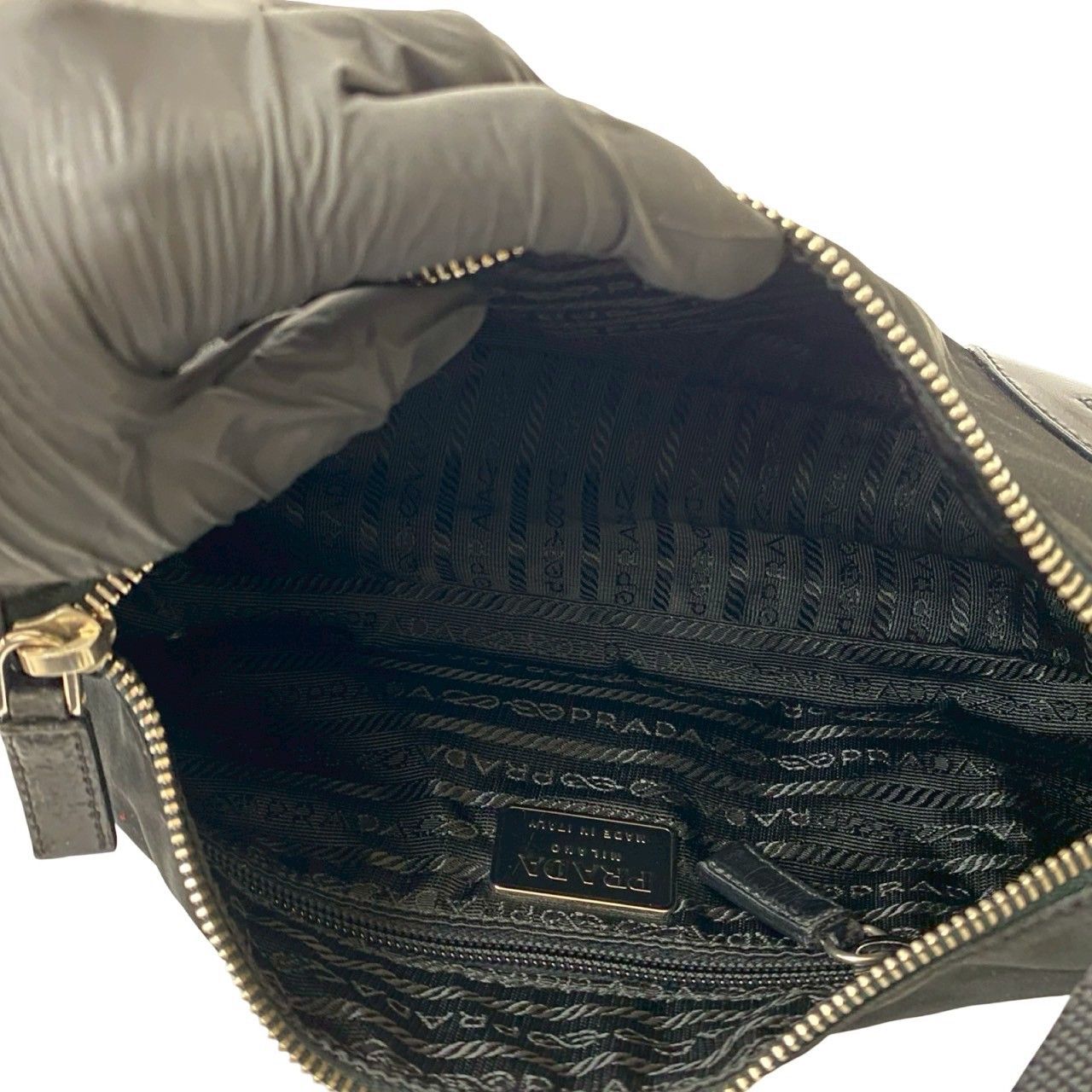 美品✨ PRADA プラダ　ショルダーバッグ　サコッシュ ナイロン 三角ロゴ　黒 極 美品 PRADA プラダ 三角ロゴ 金具 ナイロン レザー 本革 セミ