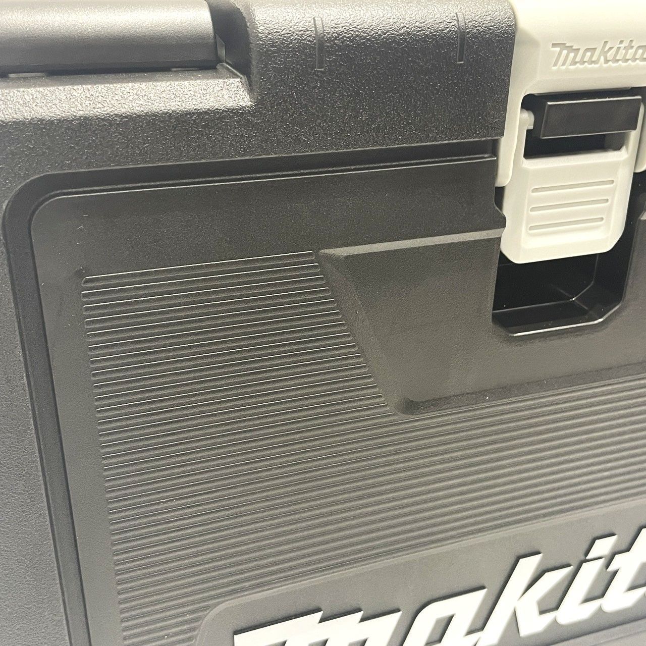 充電式インパクトドライバ ブラック