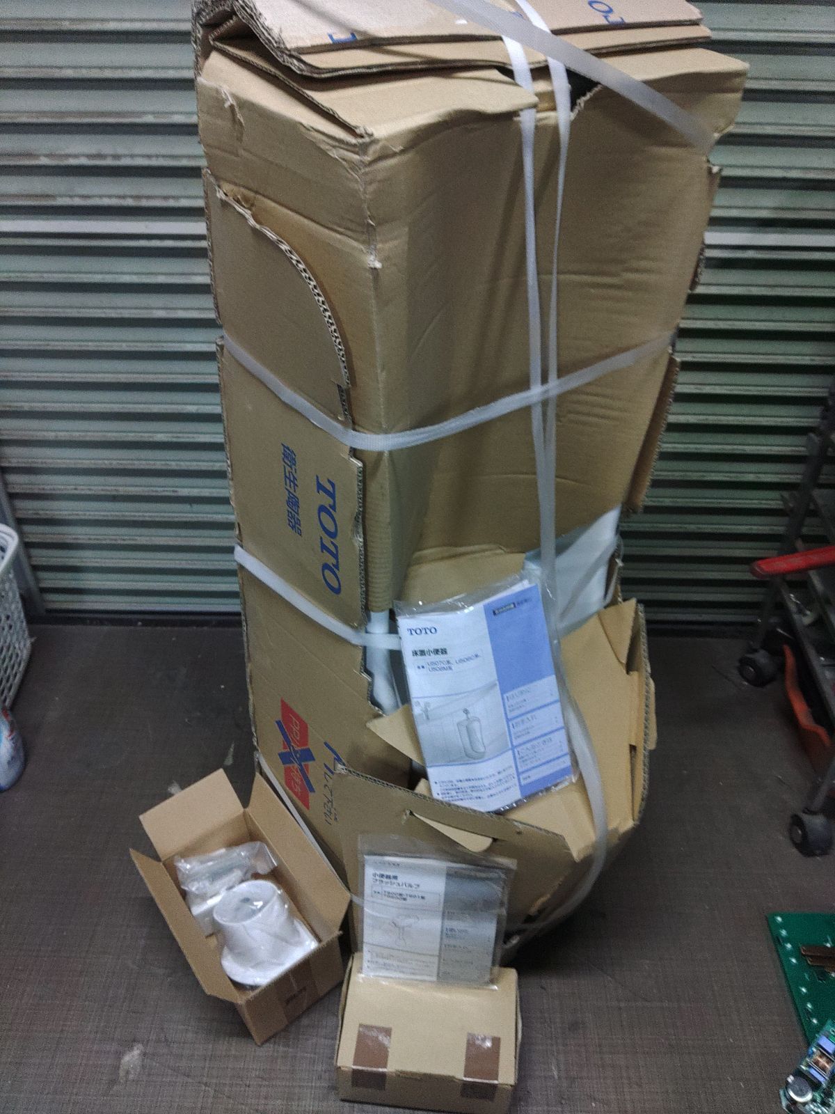 『新品』セット品  TOTO トイレ 床置小便器 陶器部 U507C 排水ソケット HP510R　フラッシュバルブ　TG600PN
