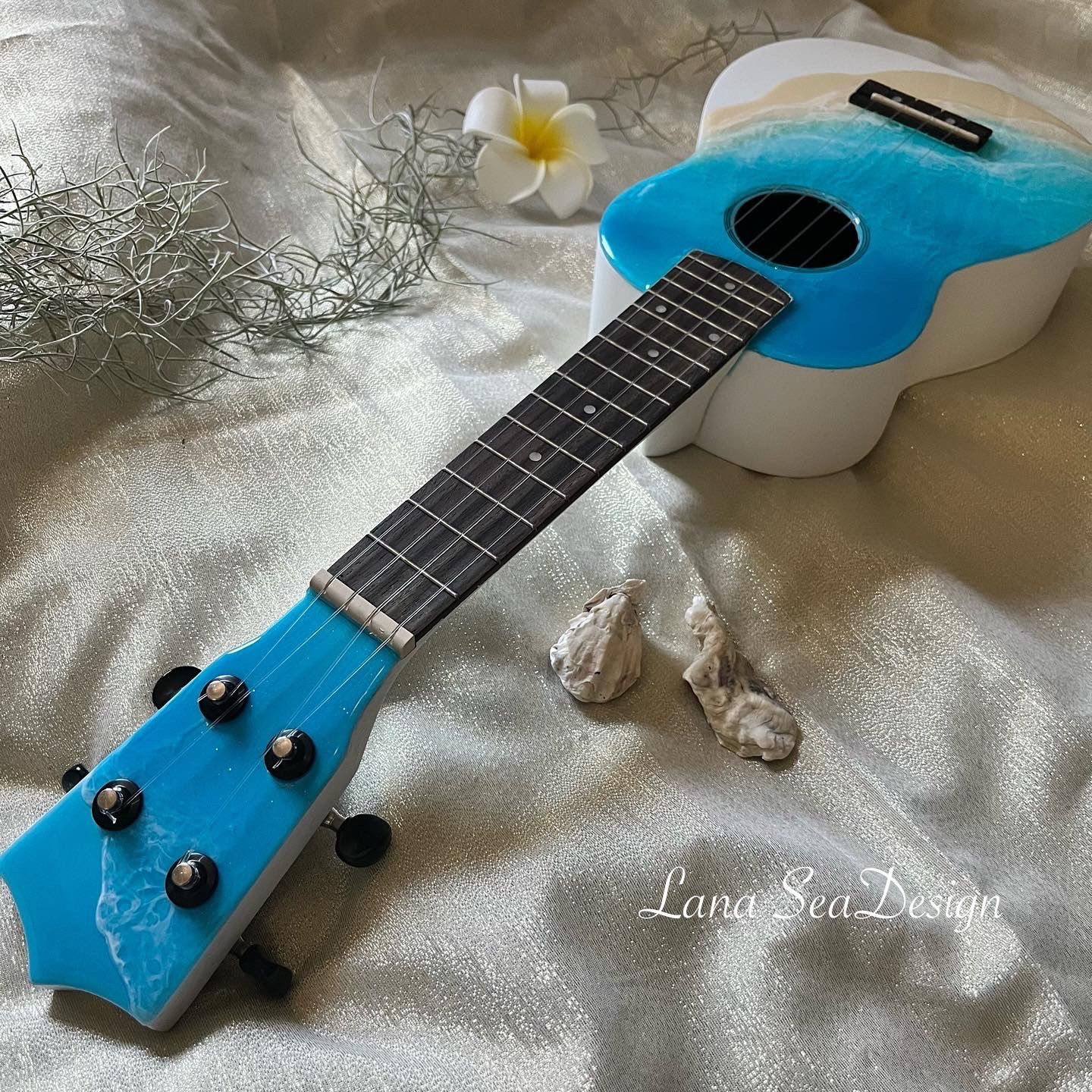 レジンアート海(ウクレレ) ウクレレ💙》 オーダーありがとうございました(ㅅ•᎑•)♡*.+゜
