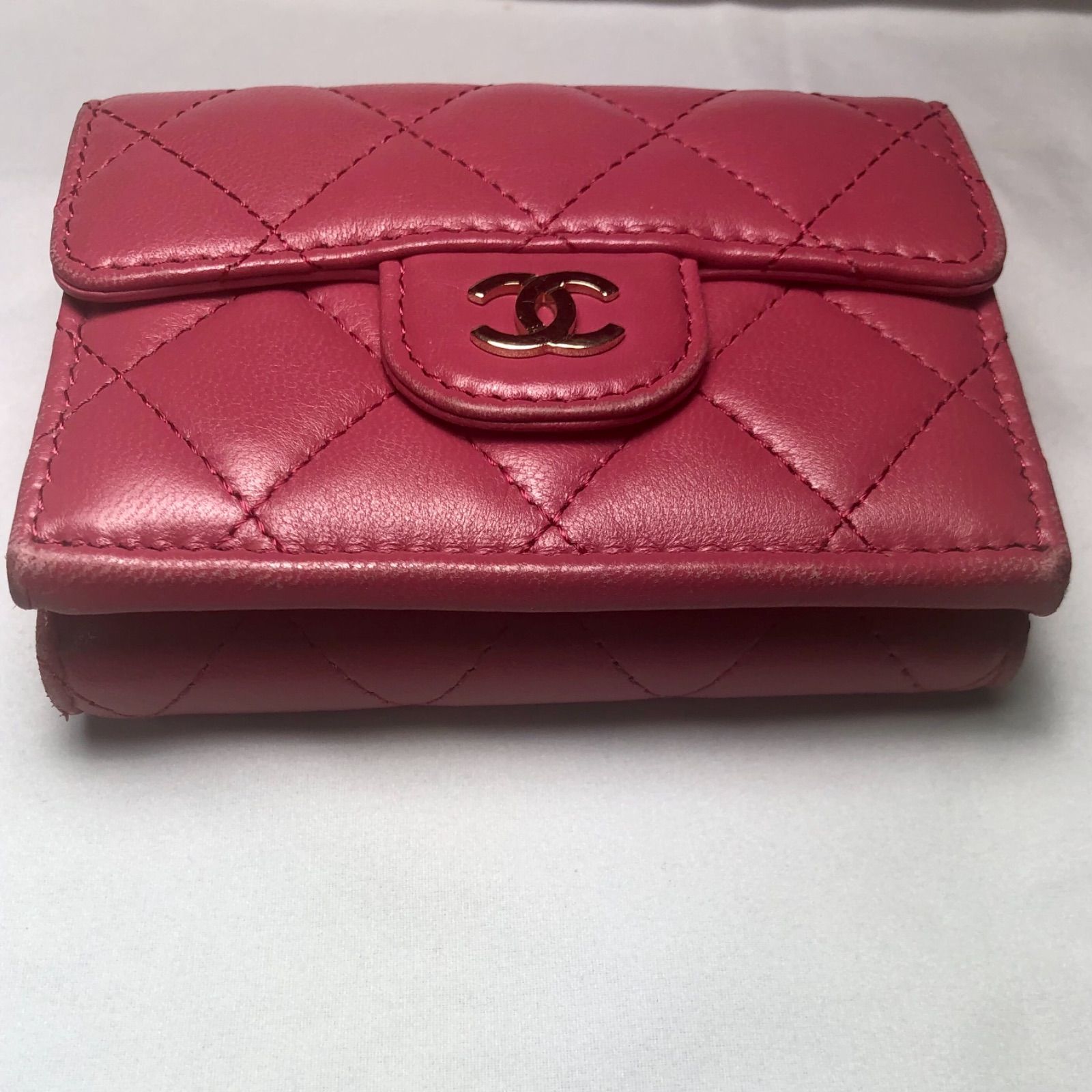 CHANEL フューシャピンク 三つ折り財布ラムスキン