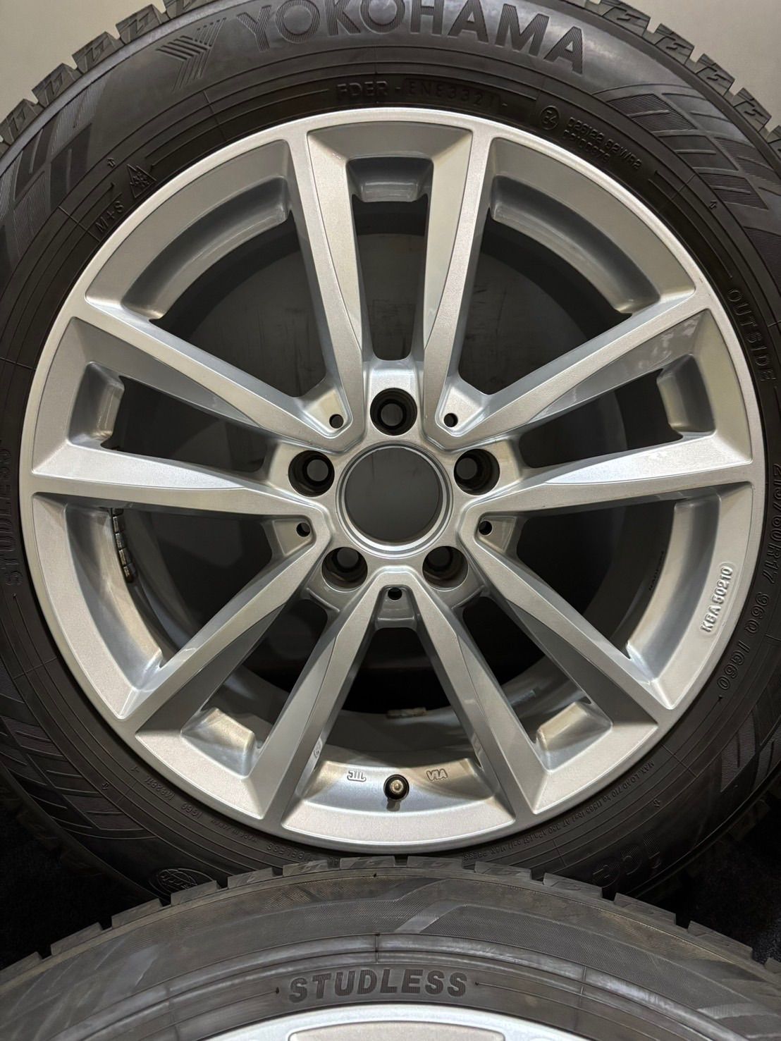 最高の品質！ イボ付 215 60R17 YOKOHAMA ice GUARD iG60 21年製 MAK 17インチ 7.5J 43 112 5H スタッドレス 4本 ベンツ GLA 等 南7-K249