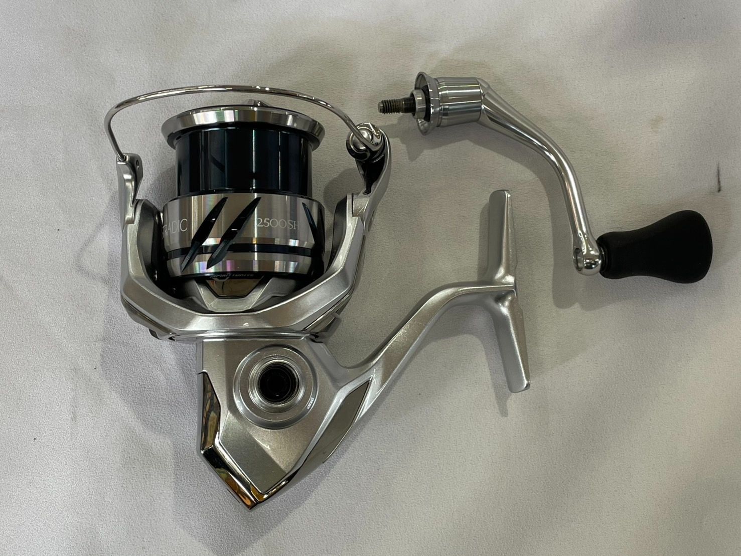 最終値下げ 極美品 シマノ 23ストラディック 2500SHG