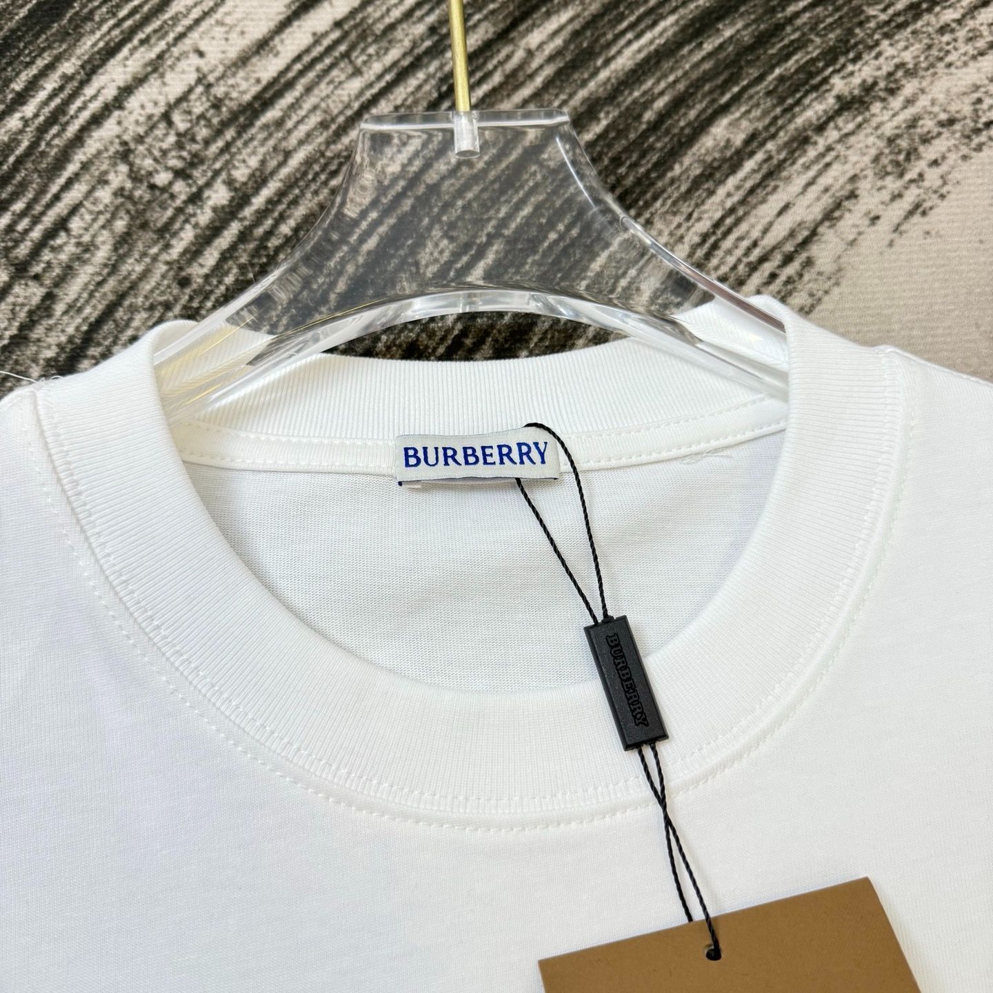 【関税＆送料込み】Burberry Text Print T-Shirt Logo T - shirt Burberry - Burberry check-print long-sleeve