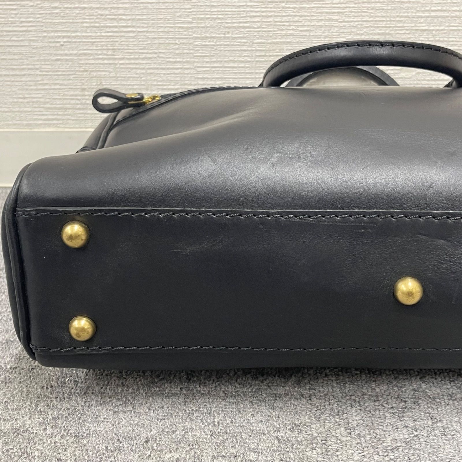 最終お値下げ！ HERZブリーフケース　黒 ラウンドファスナーとあおりポケット付の二本手ビジネスバッグ