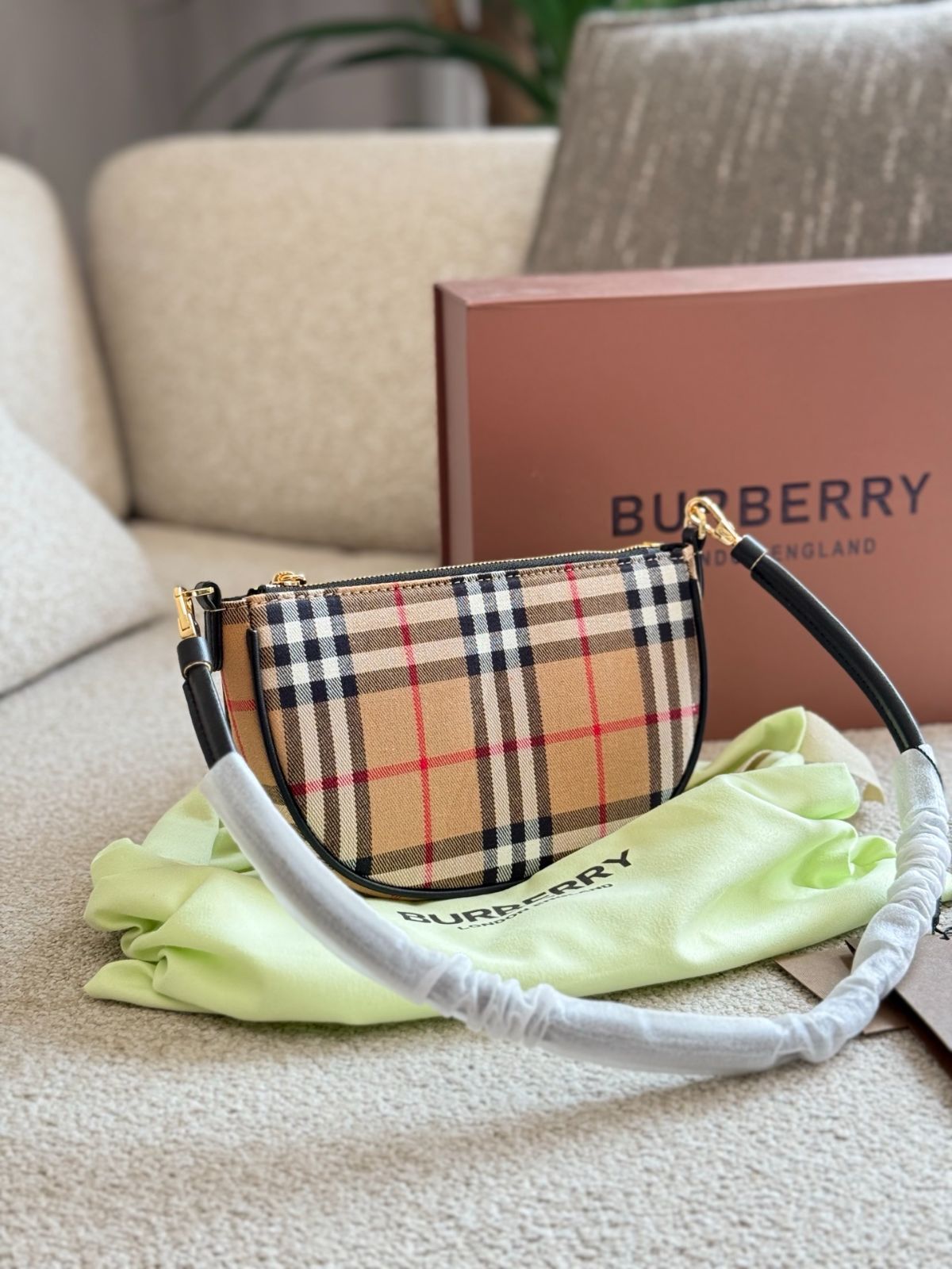 ★関税込★BURBERRY★SMALL キャンバス オリンピア バムバッグ★ ☆関税込☆BURBERRY☆SMALL キャンバス オリンピア バムバッグ☆