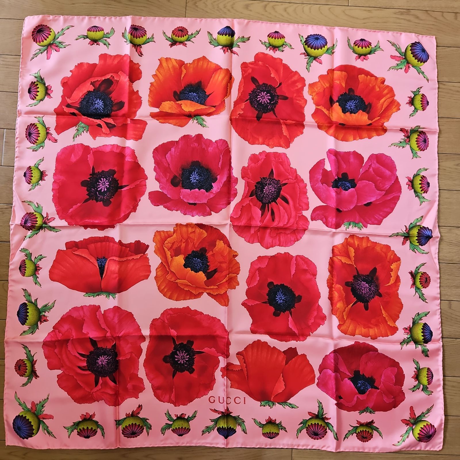極美品 GUCCI シルク 100% 花柄 鳥柄 大判 スカーフ 90cm 極美品】GUCCI グッチスカーフ 花柄 シルク タグ付き - メルカリ