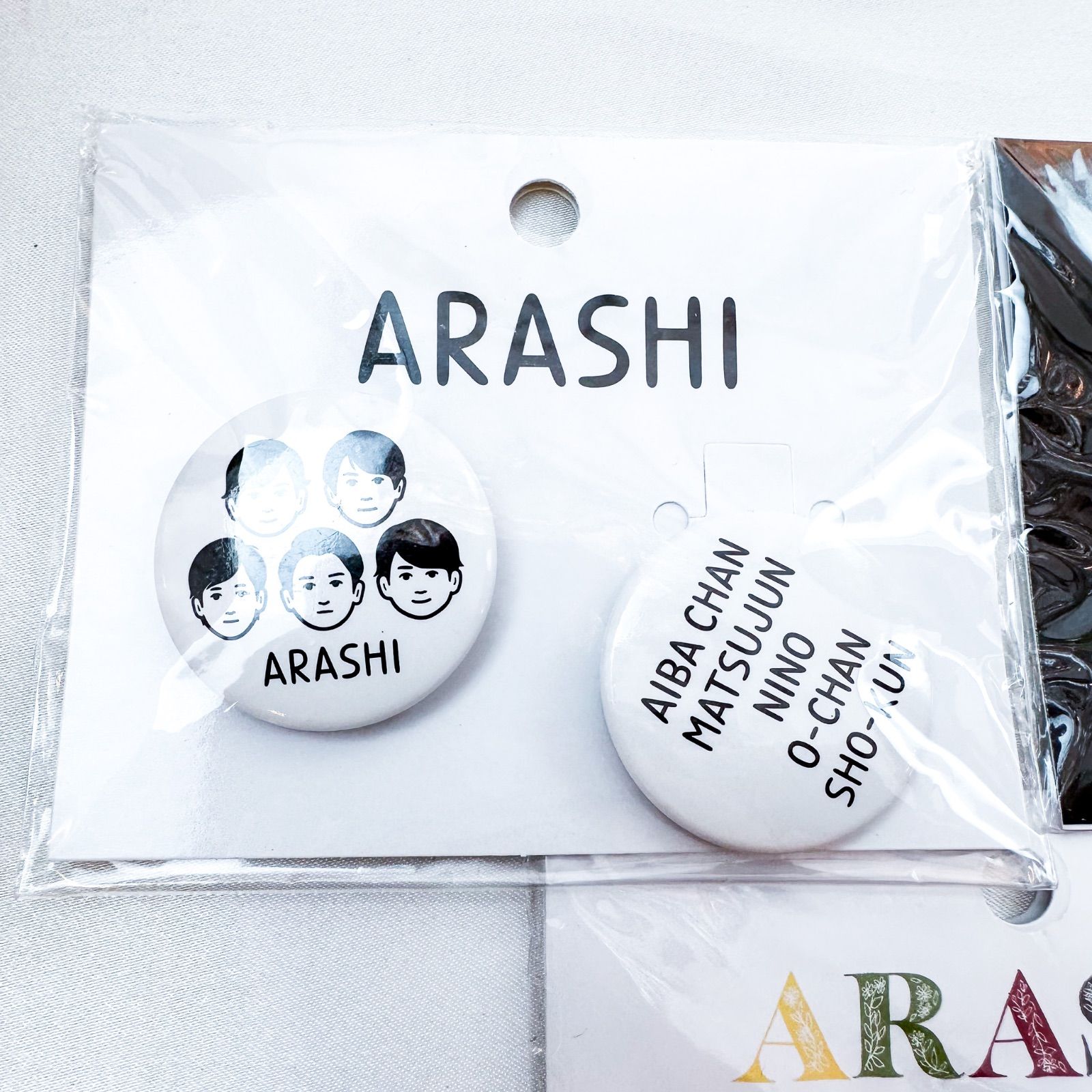 新品未開封 嵐 缶バッジセット(2個セット) ×3種「ARASHI EXHIBITION