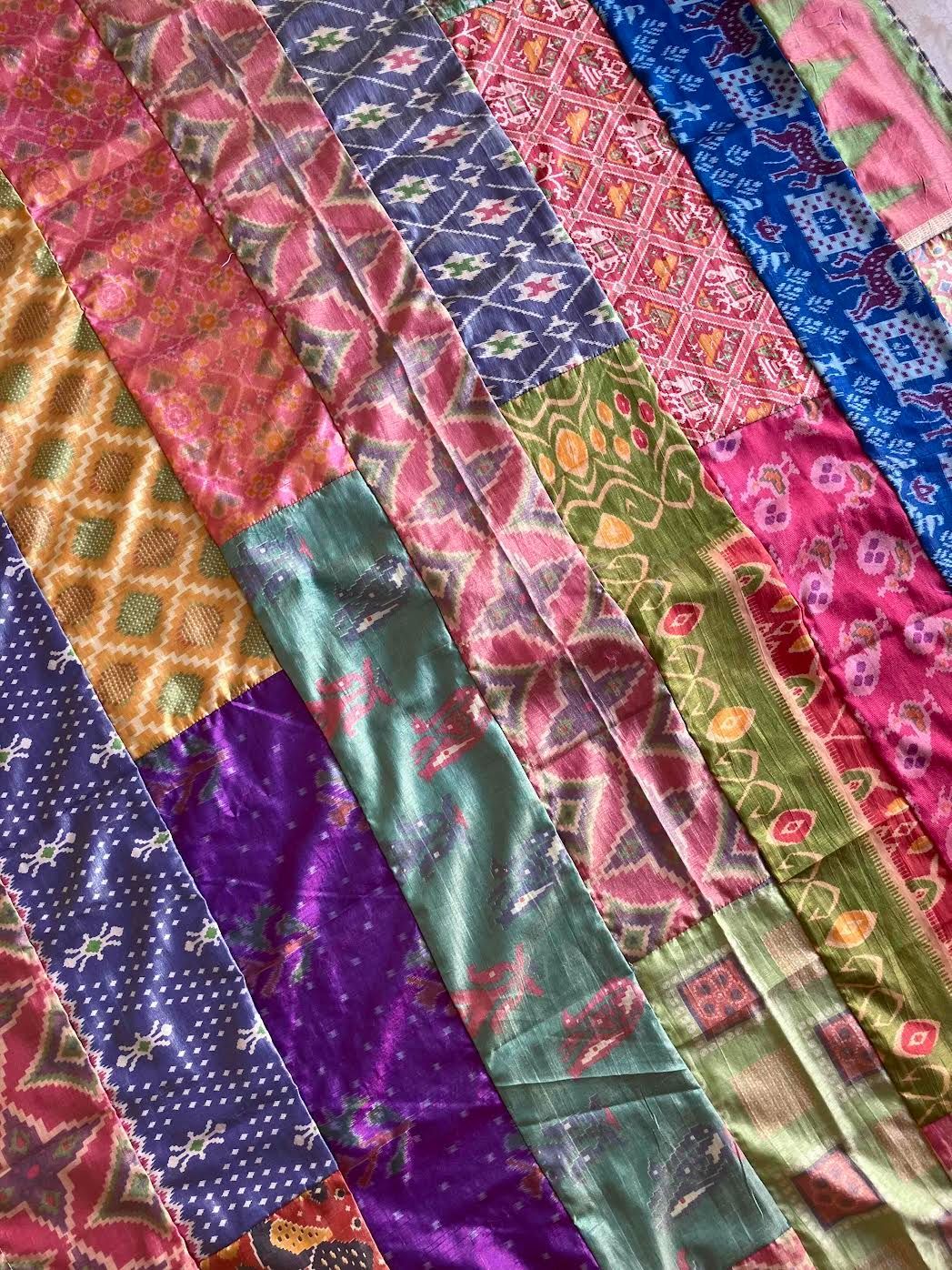 新品未使用 大判 インド シルクサリー インテリア カーテンにも シルク カーテン インドサリー #A15 シングル - メルカリ