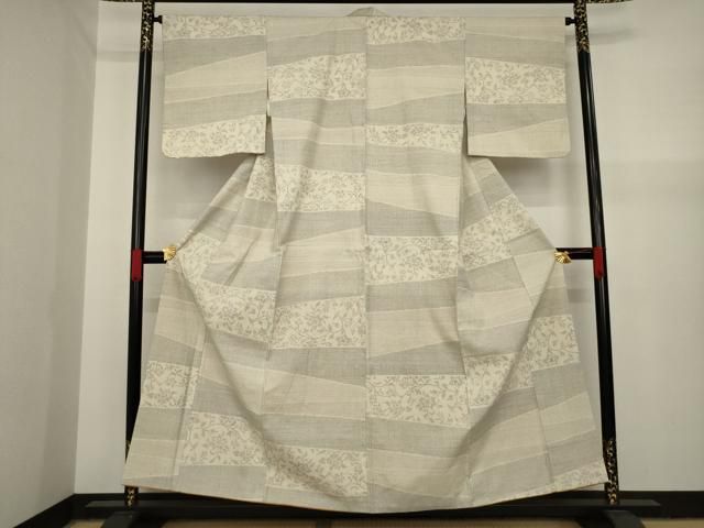 平和屋着物○本場結城紬 重要無形文化財 100亀甲 花唐草文 正絹 逸品