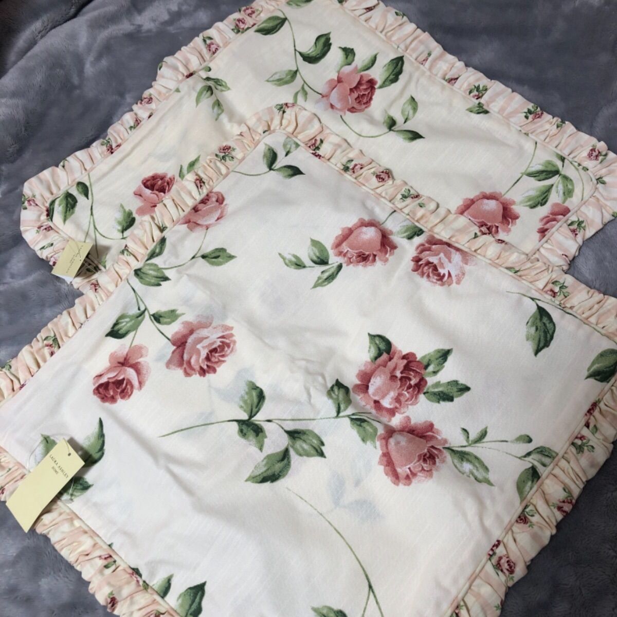 ローラアシュレイヘーゼルウッドクッションカバー2点