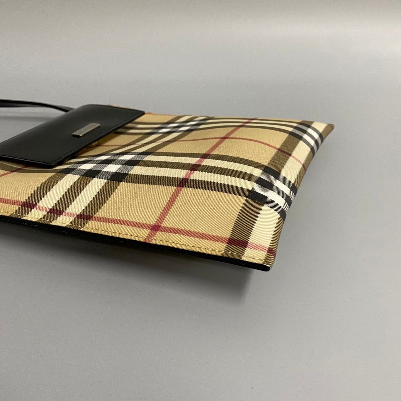 美品 希少品 BURBERRY バーバリー ノバチェック 柄 ロゴ 金具 レザー