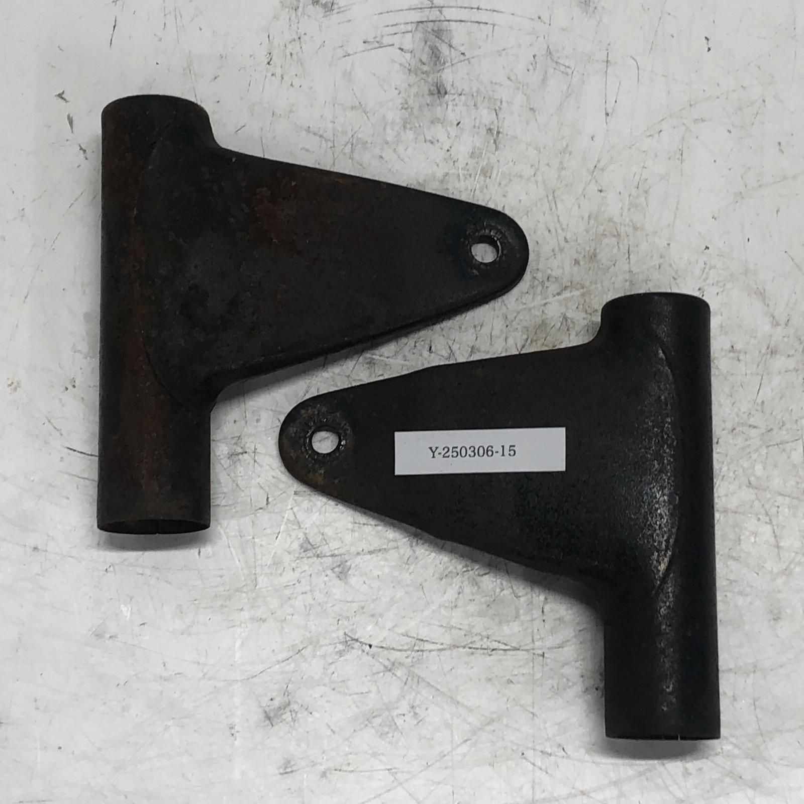 KH400 KH250用 ヘッドライトステーの下側部品。