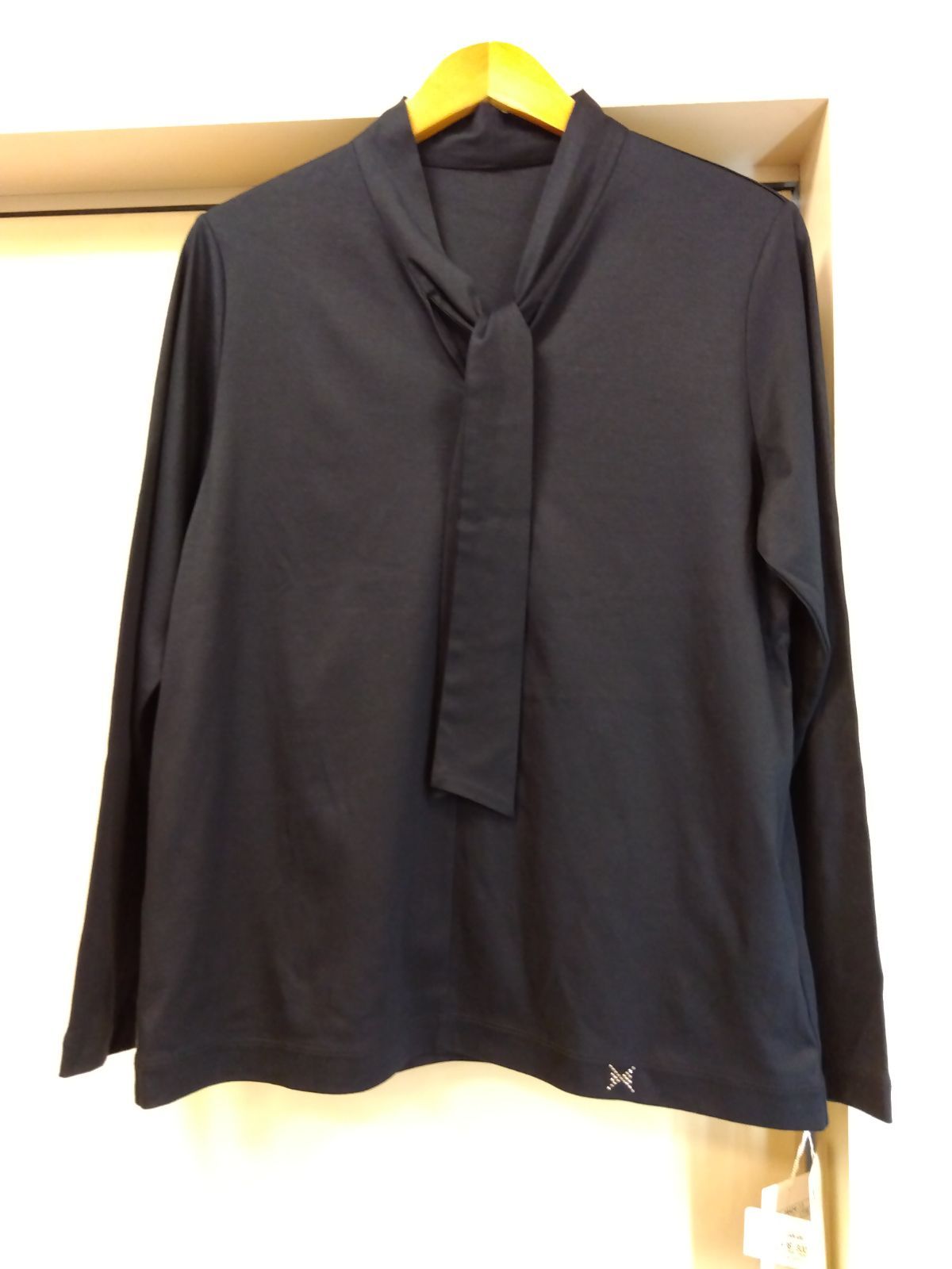 M7 ハナエ モリ HANAE MORI 森英恵 トップス サイズ４０ ダークネイビー ボウタイデザイン カットソー ♥品 定価税込￥36 300 コットン 綿１００％ キレイ目 上品