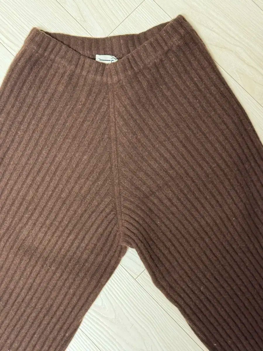 BASERANGE ベースレンジ 茶色 ニット パンツ