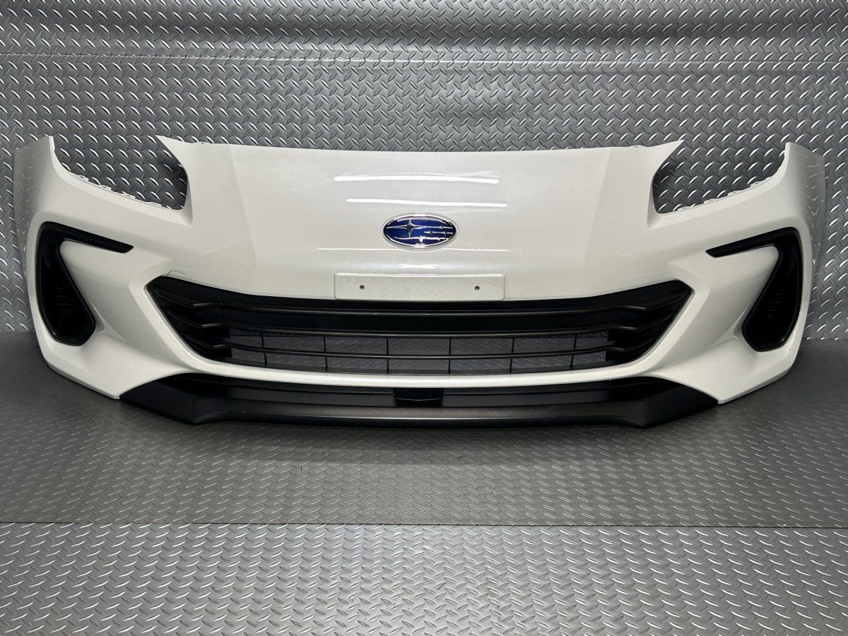 群馬県支店止BRZスバル ZD8純正フロントバンパー ダクト付きパールホワイト 群馬県支店止BRZスバル ZD8純正フロントバンパー ダクト付き