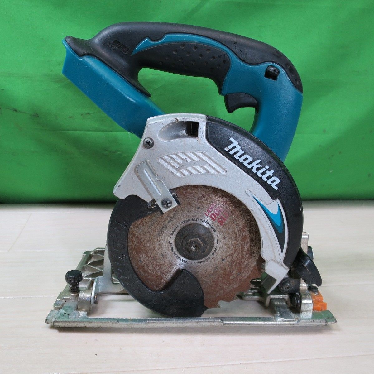 Makita - マキタ  際切り 充電丸ノコ SS540D 送料無料] ☆マキタ 125mm 充電式 マルノコ SS540D 電動 工具