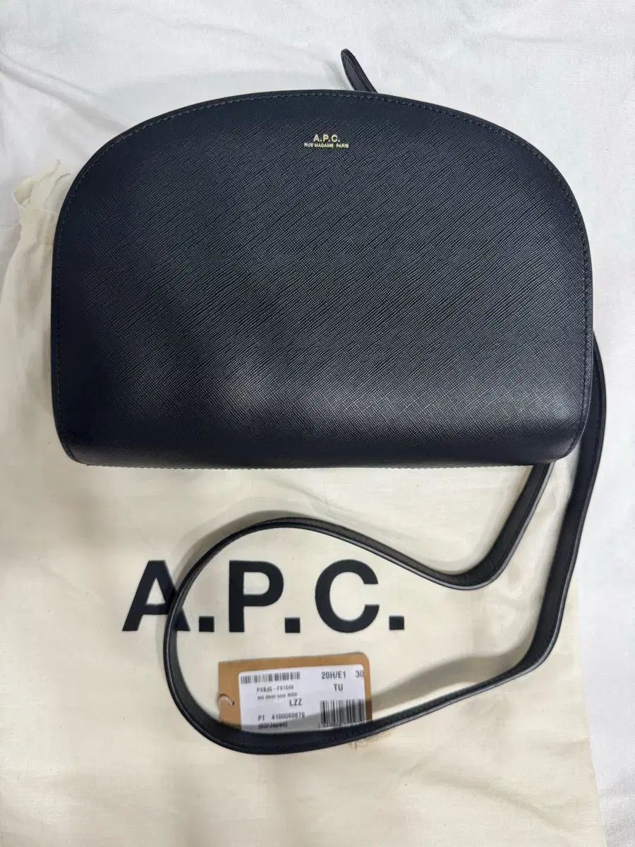 A.P.C アー ペー セー ハーフムーンバッグ