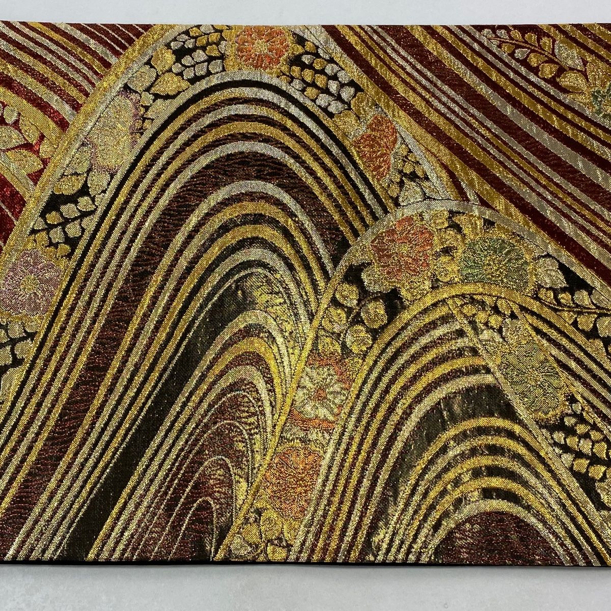 袋帯 秀品 草花 幾何学模様 箔 赤 六通 正絹 【中古】 - メルカリ