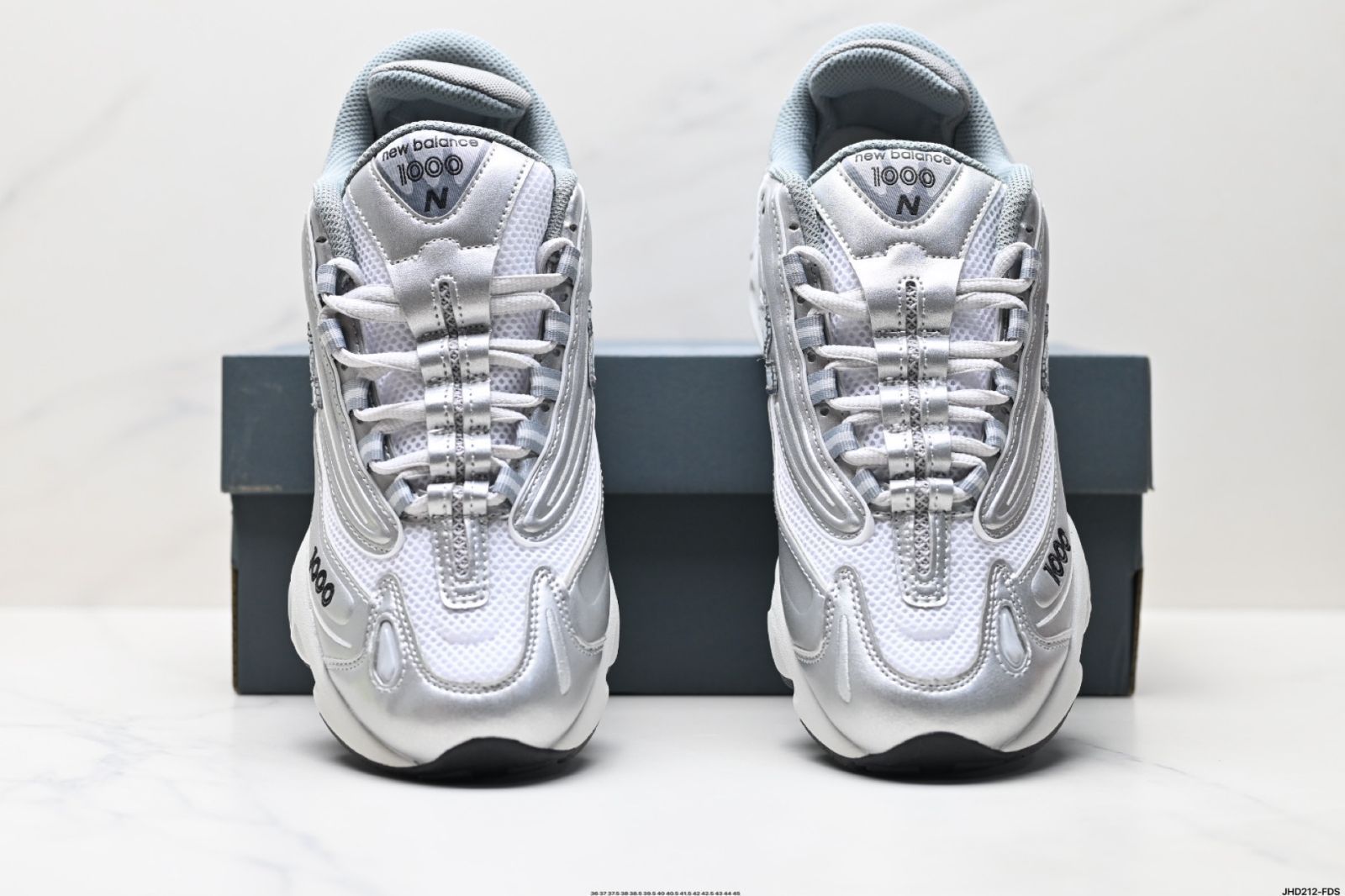 ★限定版★New Balance★1000 カジュアルシューズ New Balance 1000 メタリック スニーカー | シルバートーン