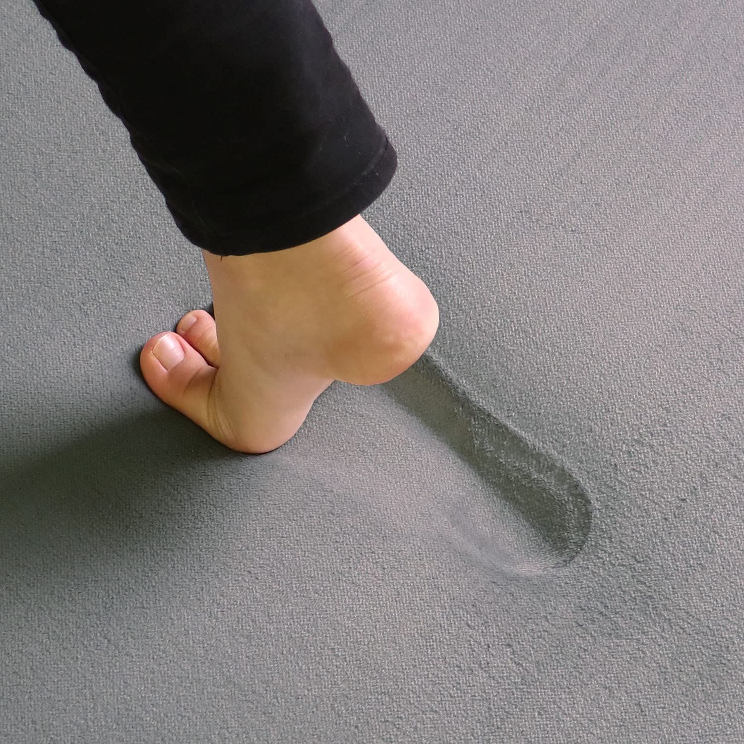 フリーリー ラグ 低反発ラグ 厚25mm 140×200cm 抗菌 防ダニ加工 厚手 ラグマット カーペット オールシーズン 滑り止め付 マイクロファイバー サイズ S無地 グレー