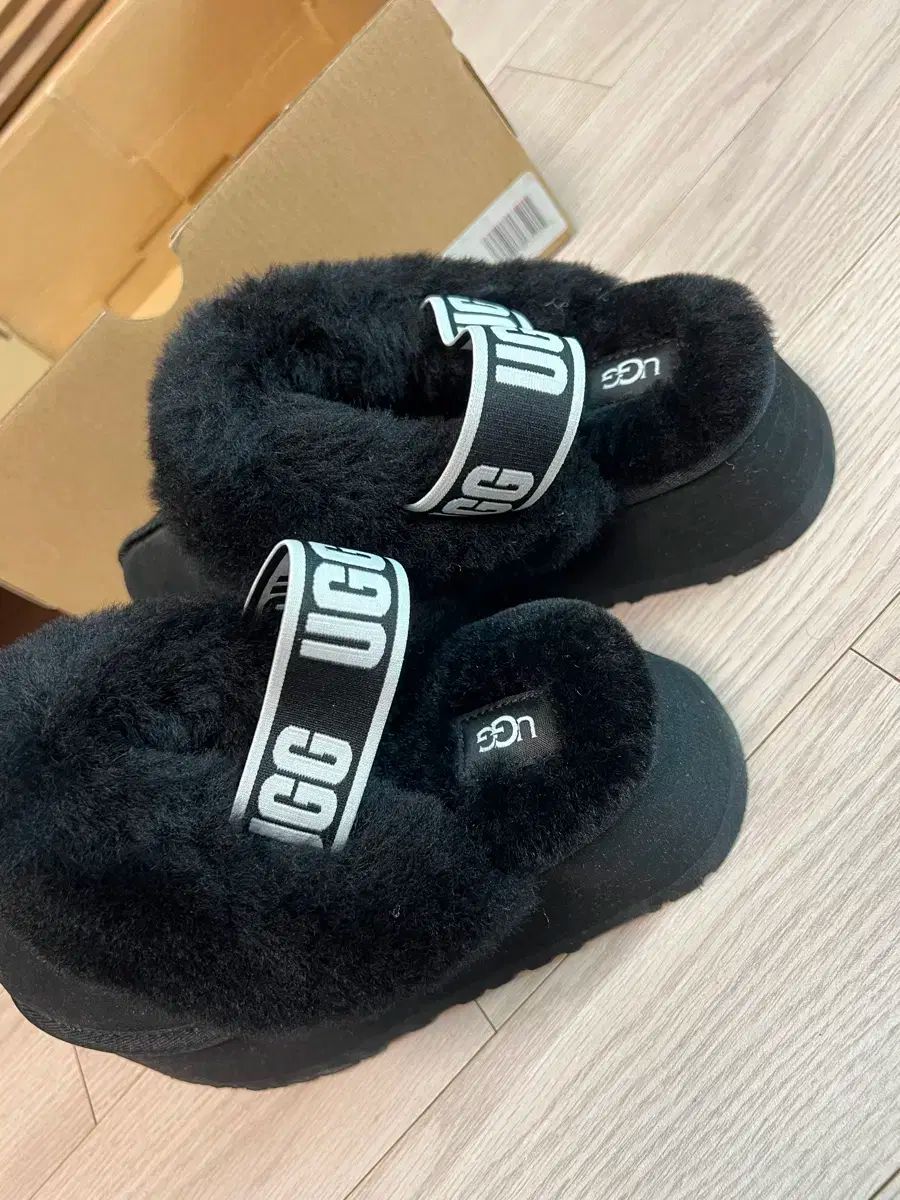 アメリカ UGG アグ 펀케트 スリッパ ブラック USA 7 サイズ 2